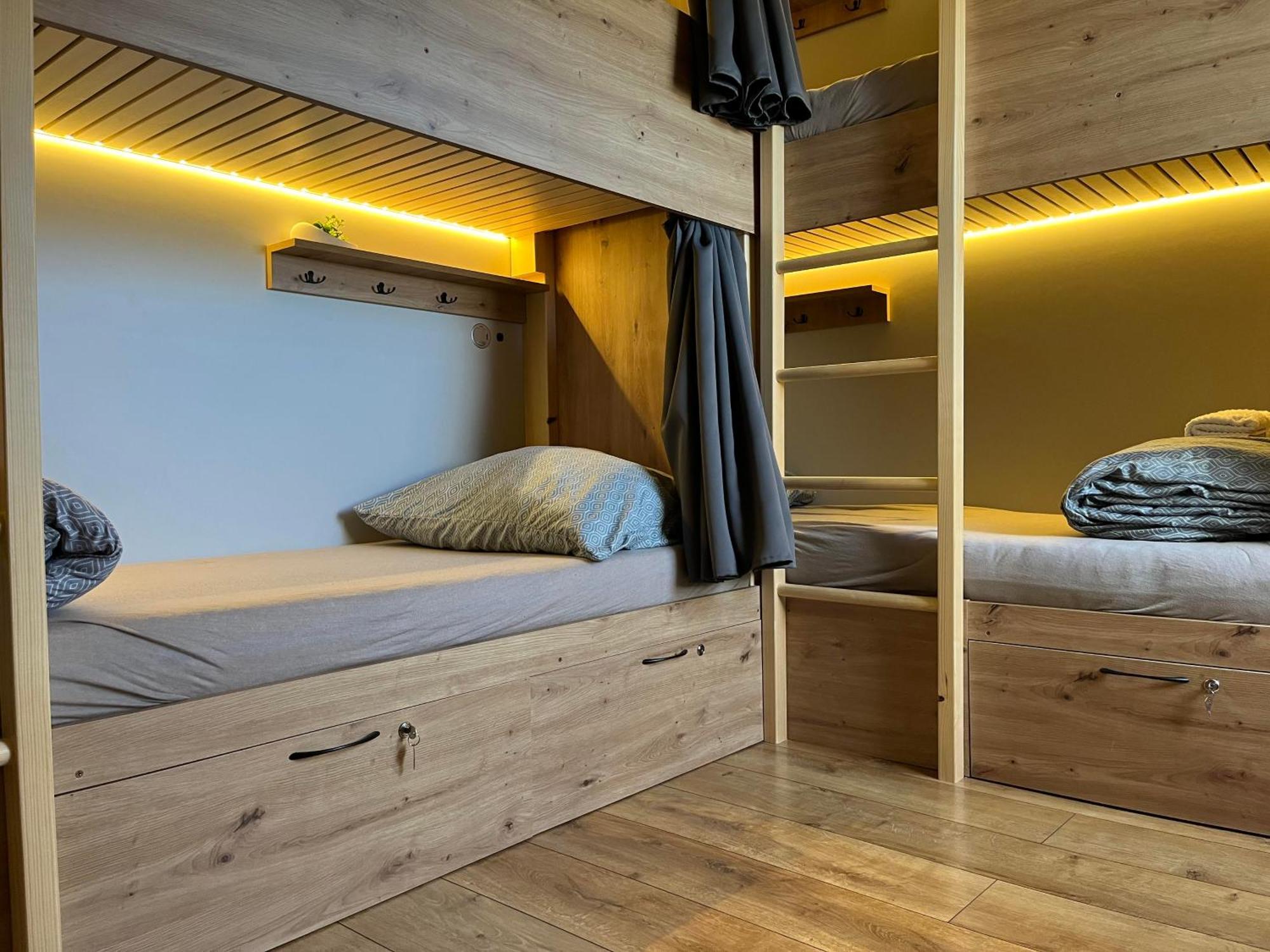 Sherpa'S Hostel High Tatras Štrbské Pleso Eksteriør billede